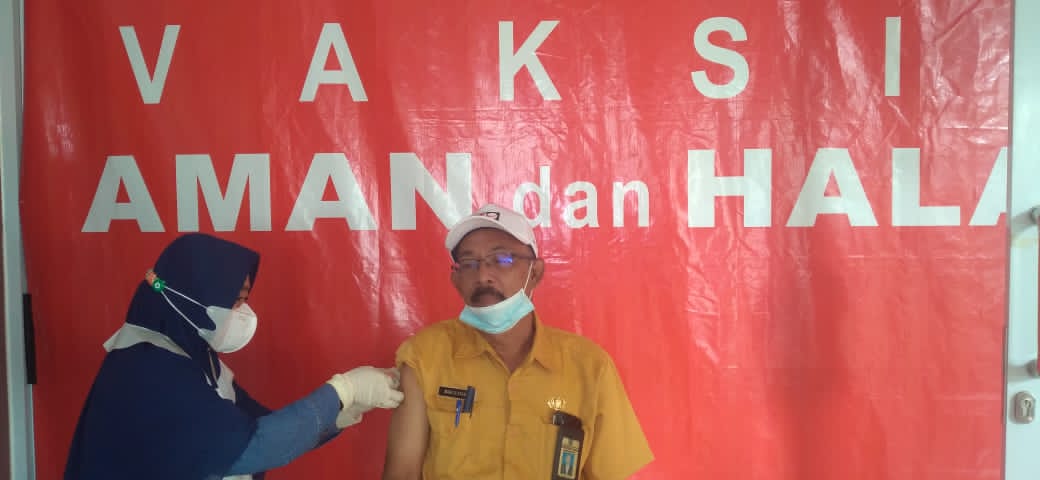 Sekretaris Kesbangpol Inhil, Marlis Syarif Sudah Laksanakan Vaksinasi Covid-19 Tahap Pertama