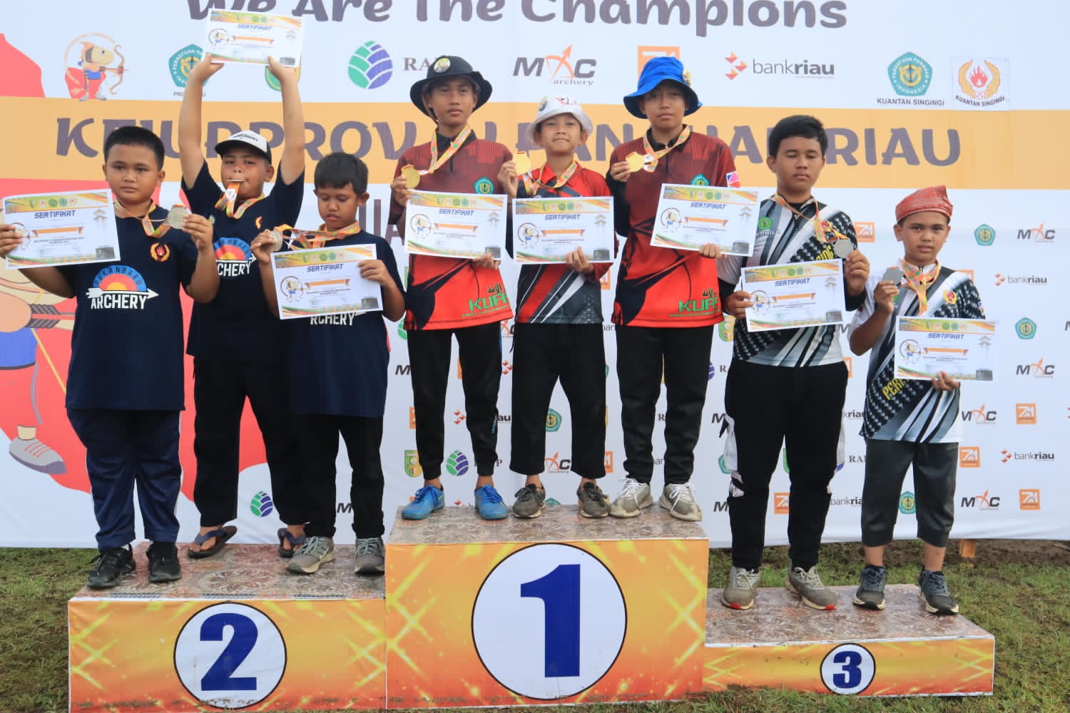 Atlet Inhu Raih 11 Medali pada Kejurprov IV Panahan Riau
