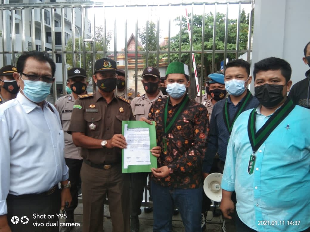 HMI  Riau - Kepri Menggelar Aksi Didepan Kantor Kejaksaan Tinggi