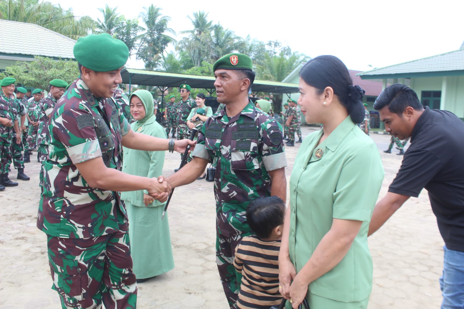 Veb-kamerada yakkaxon porno Qisqa yubka ostida külot porno video